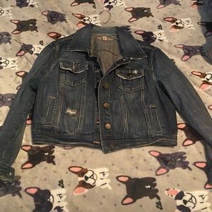 Cropped distressed denim jacket!